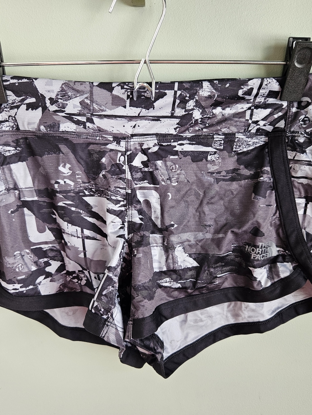 The North Face Women’s Black & White Printed Running Shorts Size S